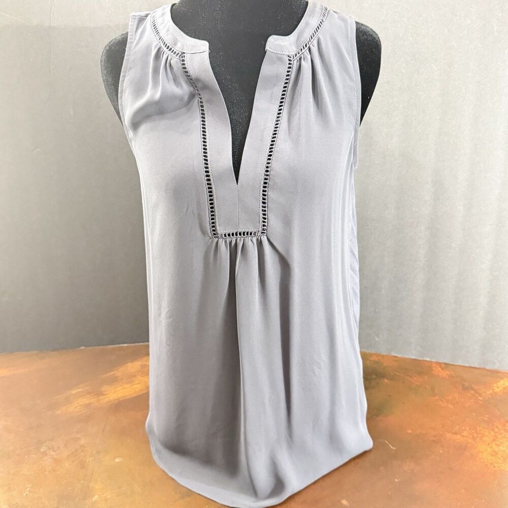 Loft  VNeck Wide Strap Tank Top Women's XXS Sleeveless Media Ladder shell tank